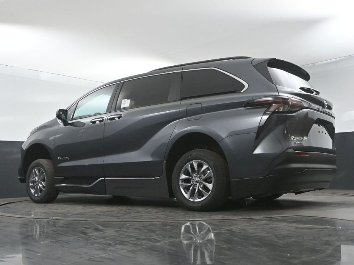 2025 TOYOTA SIENNA - Image 20