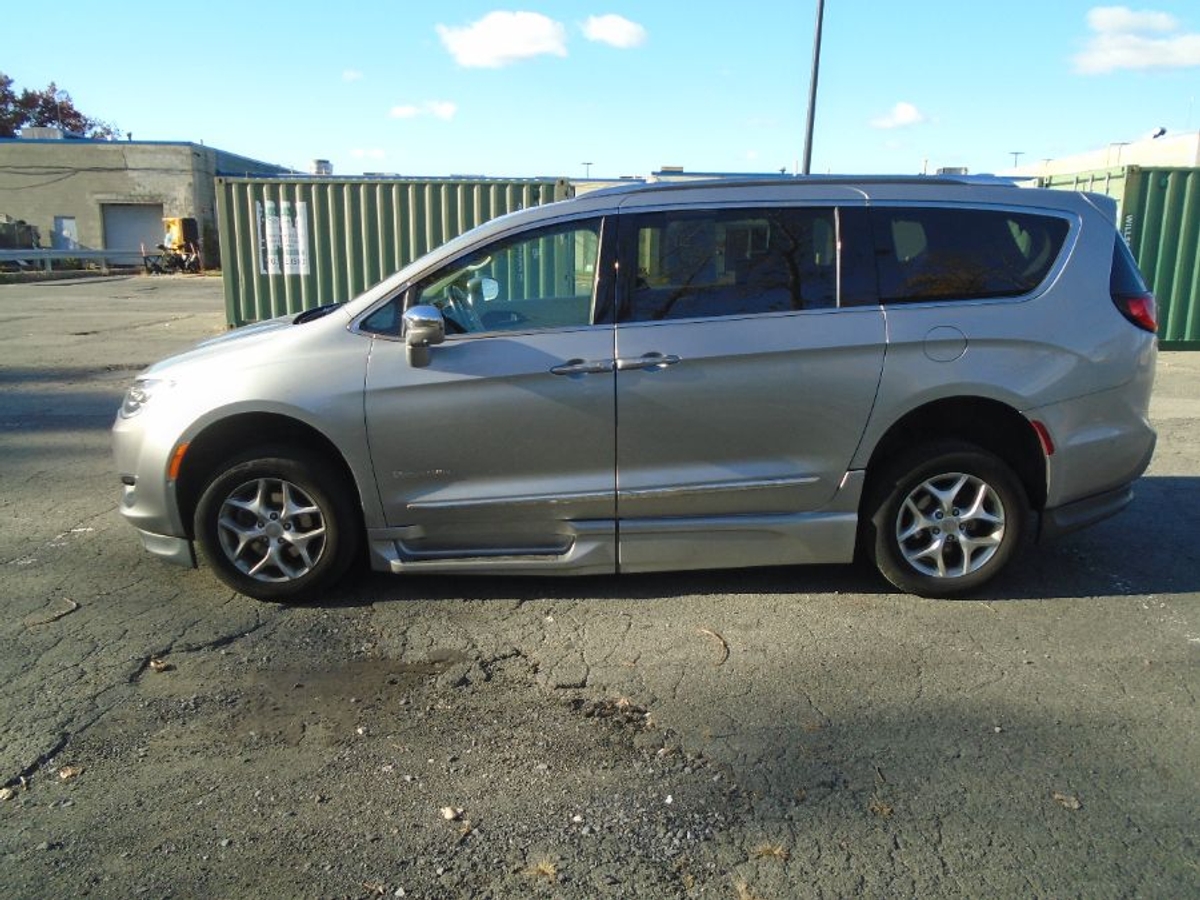 2020 CHRYSLER PACIFICA - Image 15