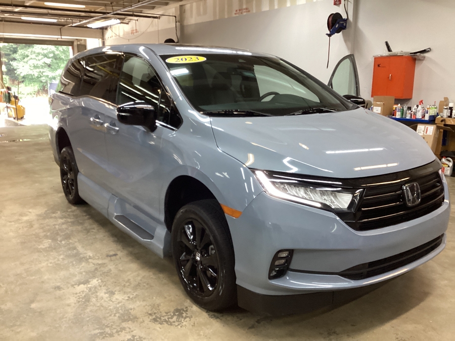  Honda Odyssey with Side Entry Automatic In Floor ramp