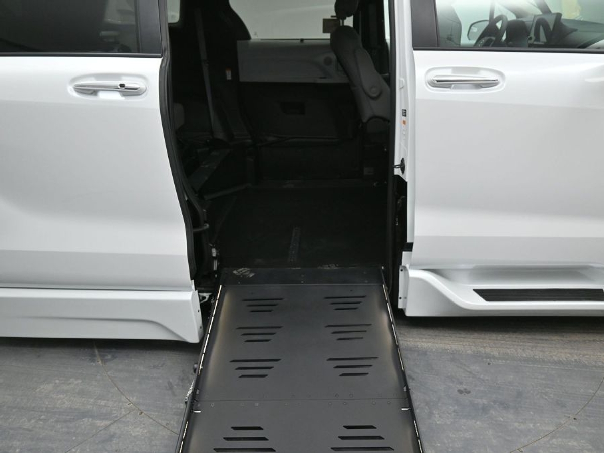 2025 TOYOTA SIENNA - Image 12