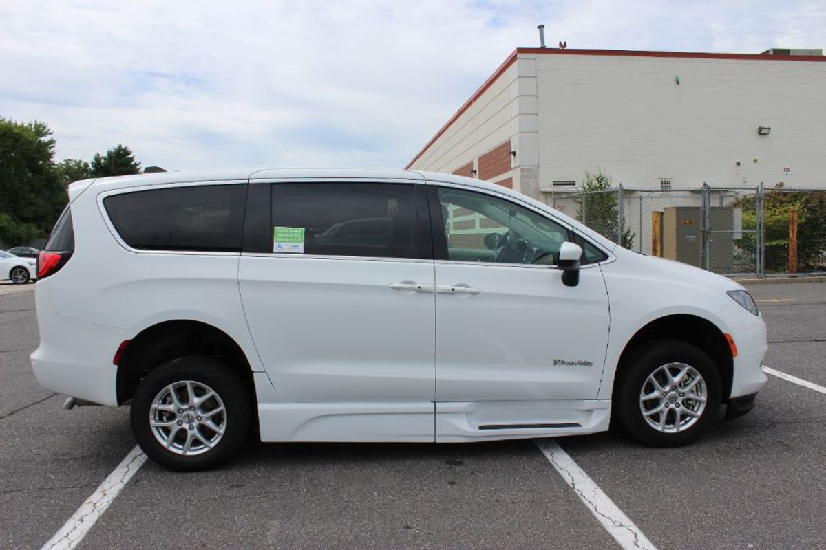 2023 CHRYSLER VOYAGER - Image 8