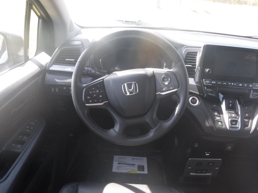 Grey Honda Odyssey image number 10