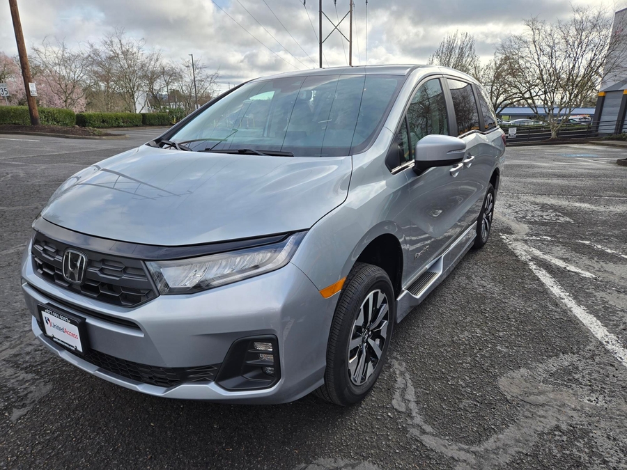 Used 2025 Honda Odyssey EX-L - BraunAbility Side Entry Entry In Floor Automatic Ramp