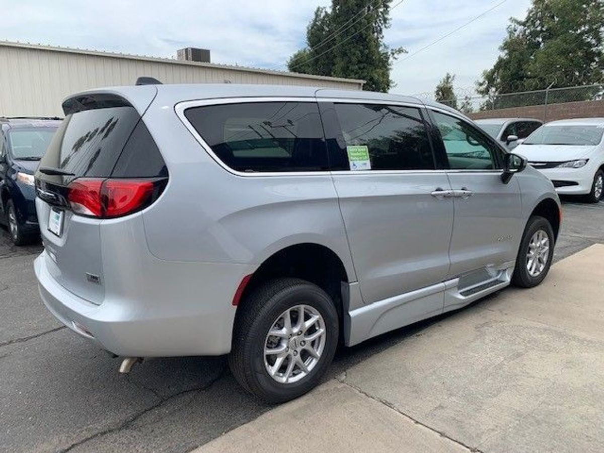 2023 CHRYSLER VOYAGER - Image 3