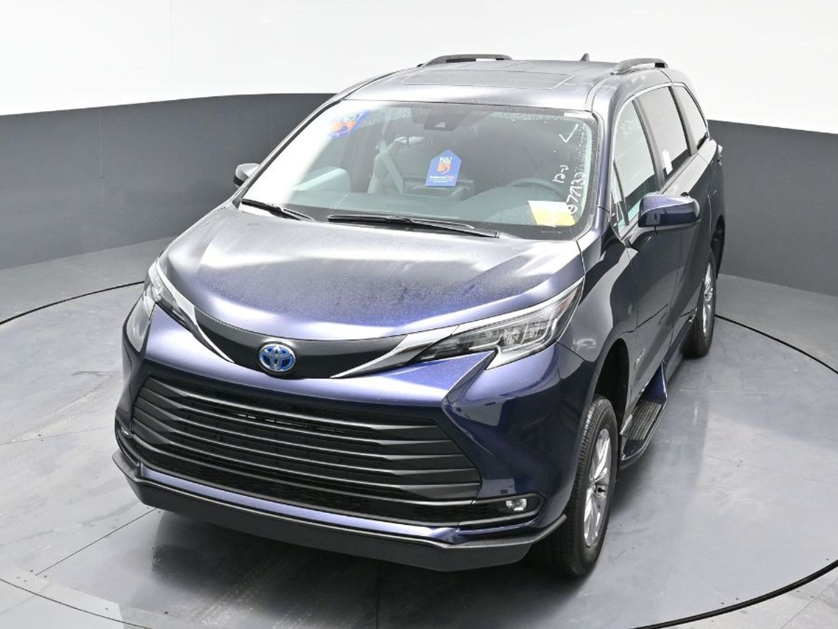 2025 TOYOTA SIENNA - Image 24