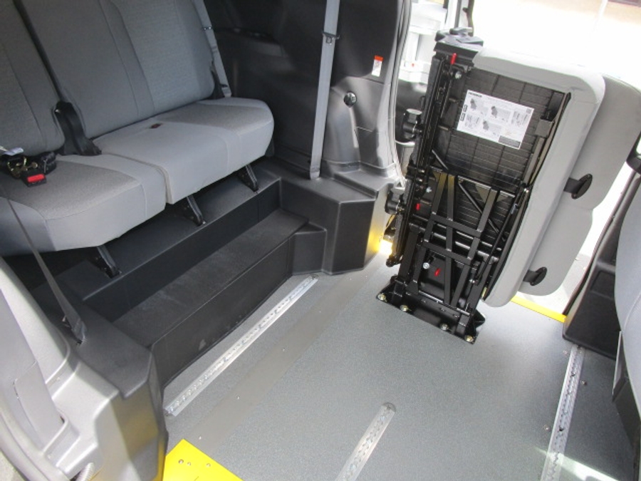 New 2025 Toyota Sienna Hybrid LE AWD w MID ROW - Vantage Mobility Commercial Side Entry Entry In Floor Manual Ramp