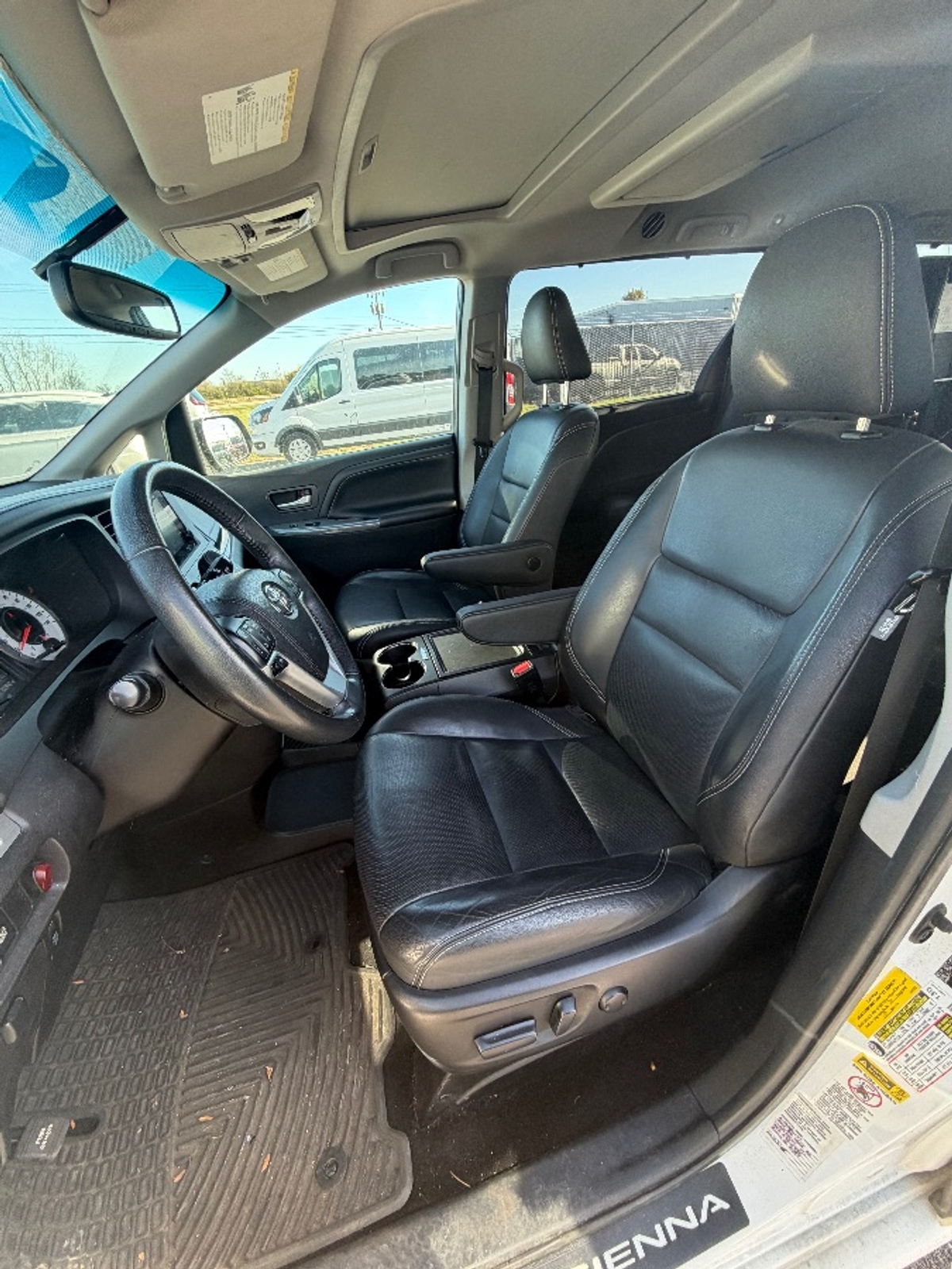 2015 TOYOTA SIENNA - Image 21