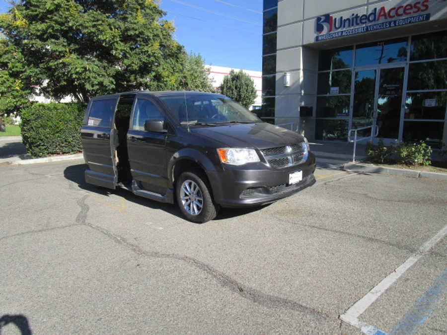 Used 2016 Dodge Grand Caravan SXT - VMI Side Entry Fold Out Automatic Ramp