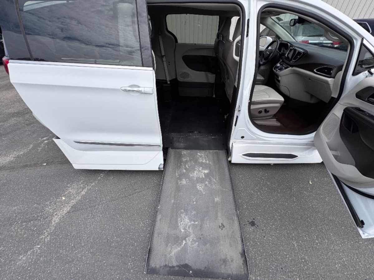 2019 CHRYSLER PACIFICA - Image 8