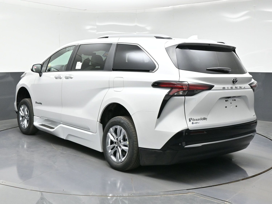 New 2026 Toyota Sienna Hybrid Limited - BraunAbility Side Entry In Floor Automatic Ramp