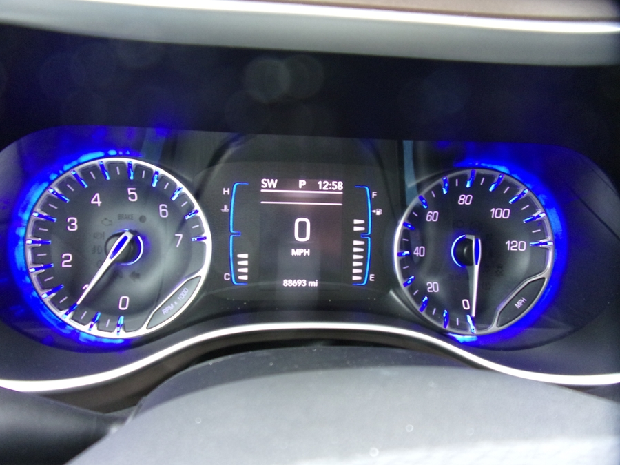 Grey Chrysler Pacifica image number 10