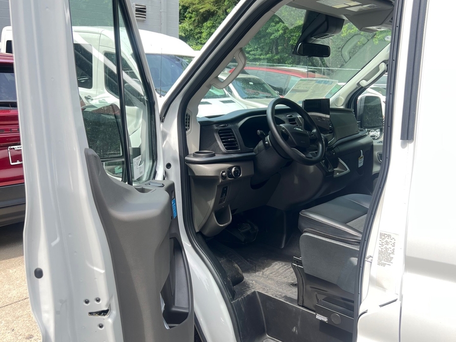 White Ford T350 image number 9