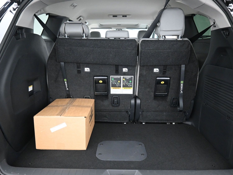 Black Toyota Sienna image number 13