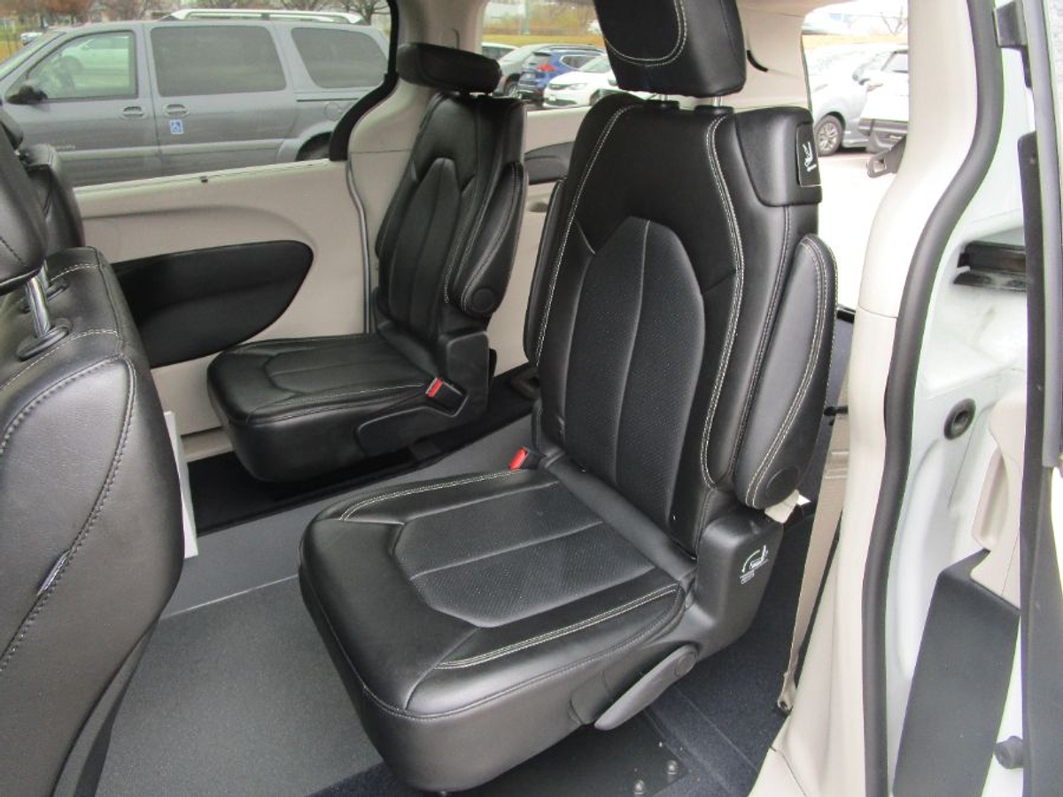 2024 CHRYSLER PACIFICA - Image 12