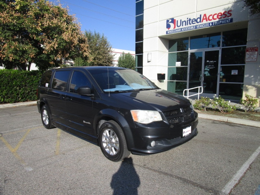 Used 2012 Dodge Grand Caravan RT - BraunAbility Side Entry Entry Fold Out Automatic Ramp