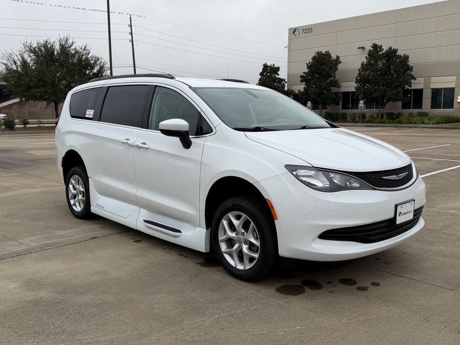 Used 2018 Chrysler Pacifica Touring - VMI Side Entry Entry In Floor Automatic Ramp