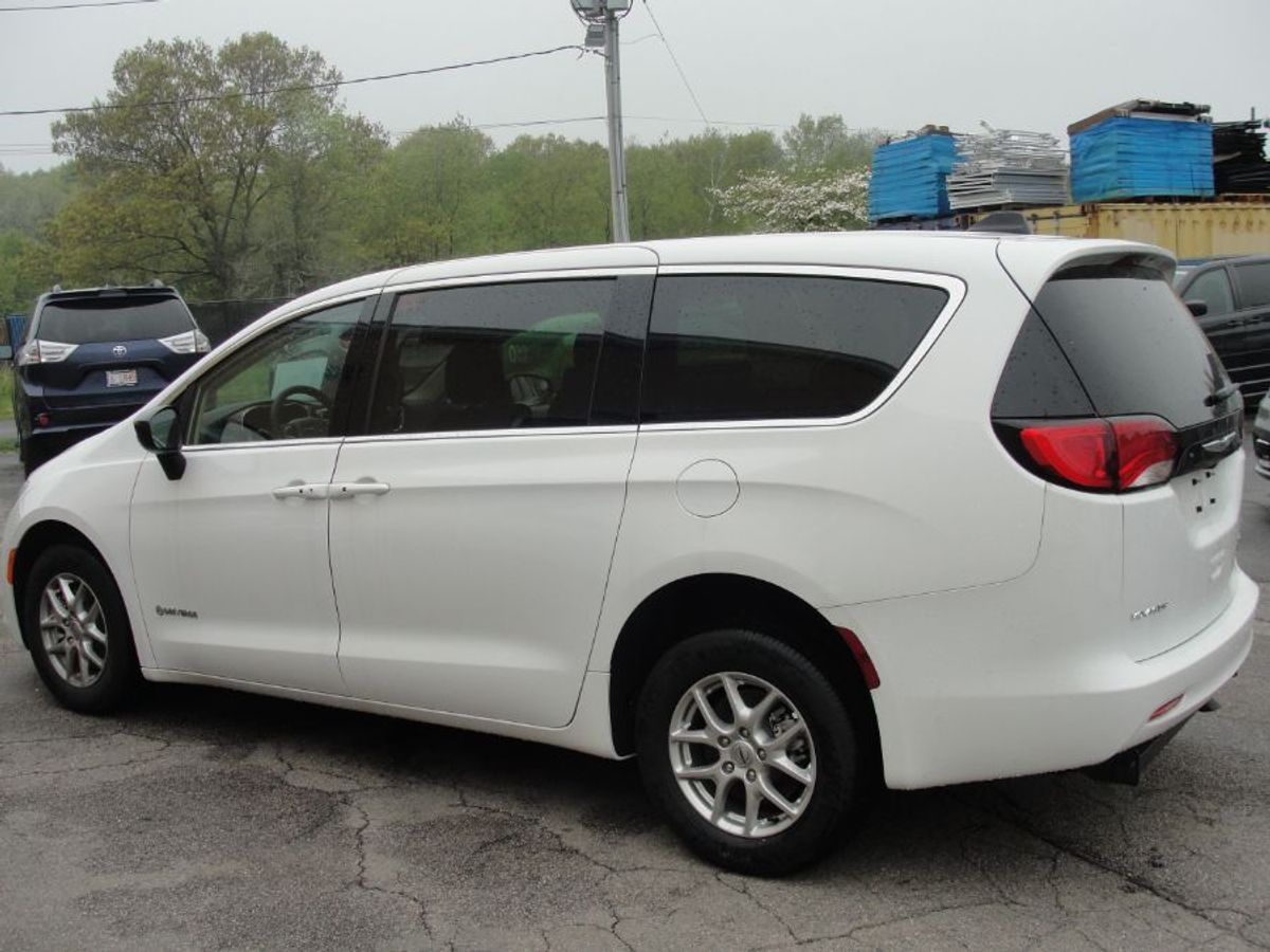 2024 CHRYSLER VOYAGER - Image 9