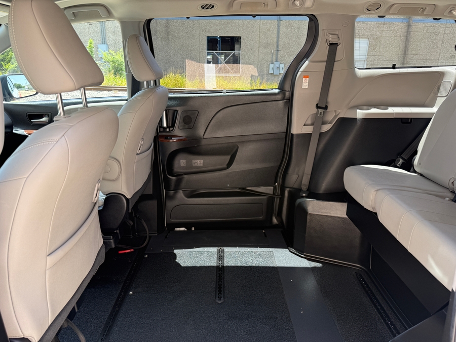 Used 2020 Toyota Sienna Limited - VMI Side Entry In Floor Automatic Ramp