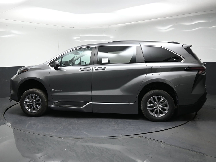 New 2026 Toyota Sienna Hybrid XLE Add - BraunAbility Side Entry Fold Out Automatic Ramp