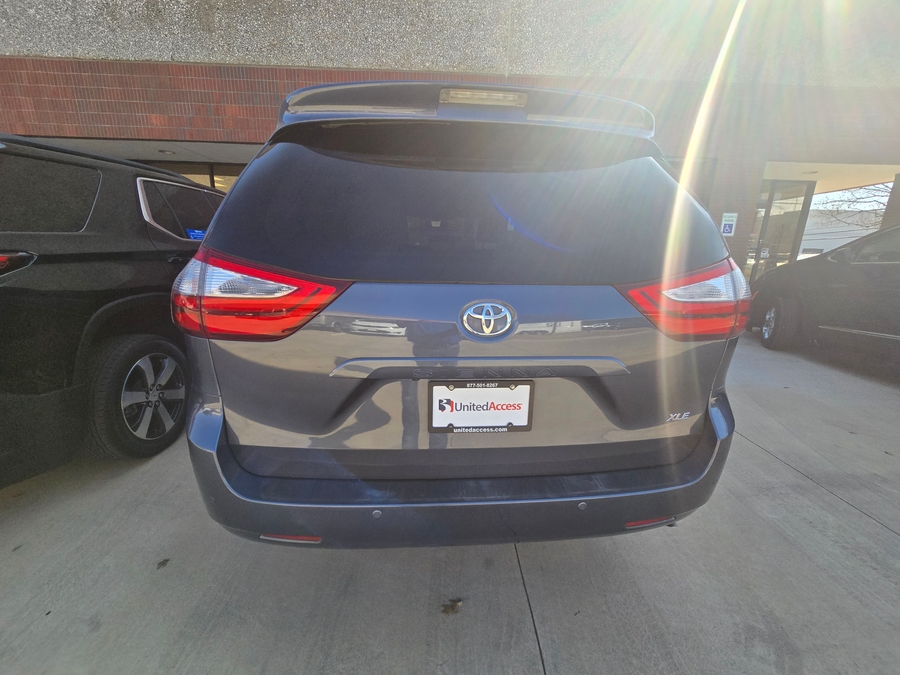 Used 2017 Toyota Sienna XLE - BraunAbility Side Entry Entry Fold Out Automatic Ramp
