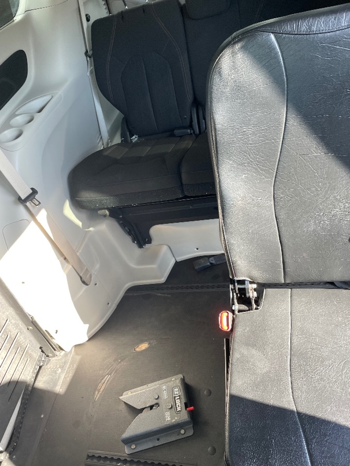 2017 CHRYSLER PACIFICA - Image 3