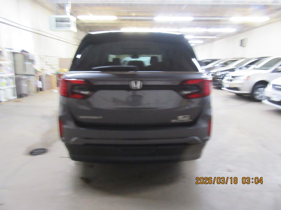 Grey Honda Odyssey image number 36