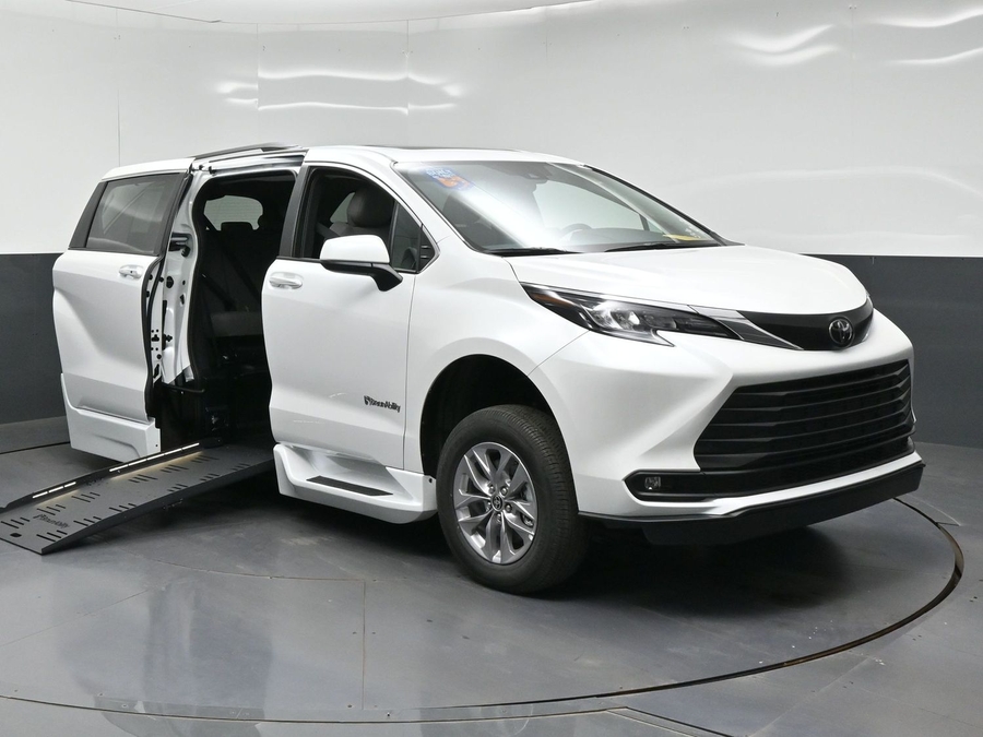 White Toyota Sienna with Side Entry Automatic Fold Out ramp