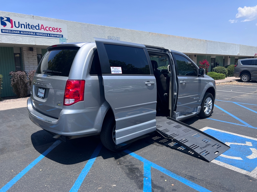 Used 2015 Dodge Grand Caravan SXT - BraunAbility Side Entry Fold Out Automatic Ramp