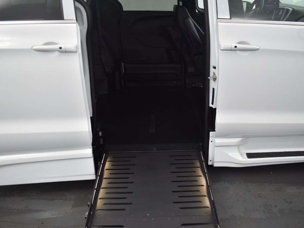 2025 CHRYSLER PACIFICA - Image 26