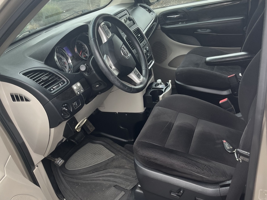 Used 2014 Dodge Grand Caravan SXT - BraunAbility Side Entry Entry Fold Out Automatic Ramp