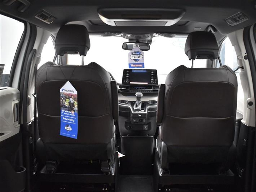 New 2025 Toyota Sienna Hybrid Platinum - BraunAbility Side Entry Entry Fold Out Automatic Ramp