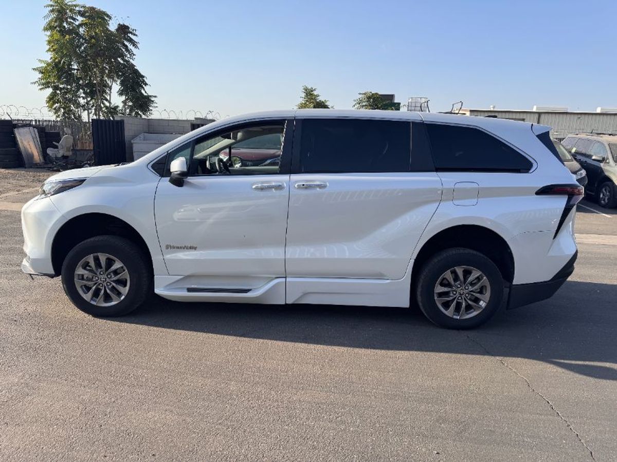 2023 TOYOTA SIENNA - Image 7