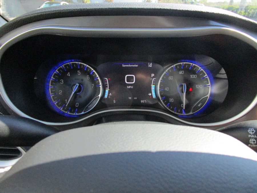New 2025 Chrysler Pacifica Select Safety - BraunAbility Side Entry Entry In Floor Automatic Ramp