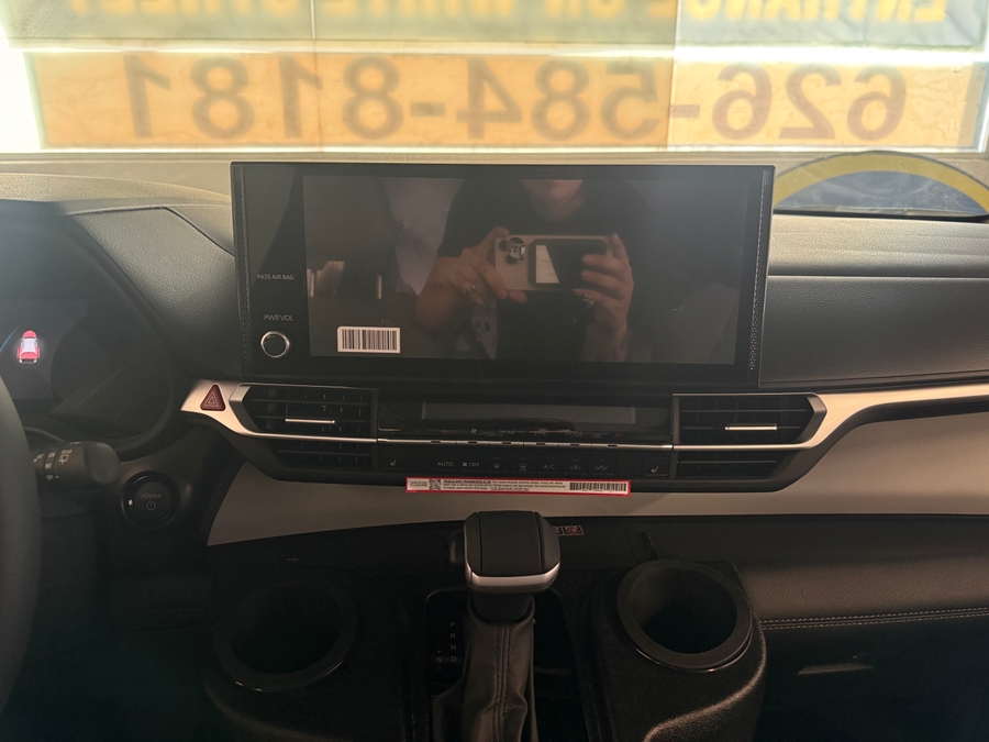 Imagen de la Toyota Sienna negra número 9