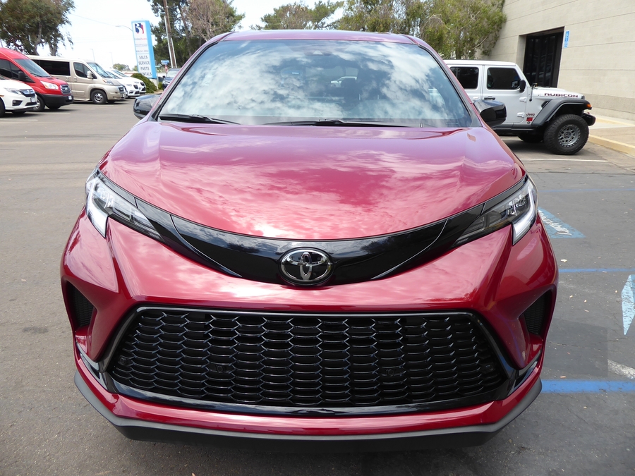 New 2026 Toyota Sienna Hybrid XSE Sport - BraunAbility Side Entry Fold Out Automatic Ramp