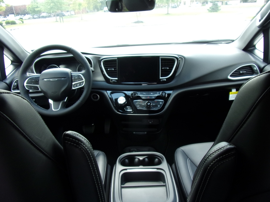 2027 Chrysler Voyager LX - Photo 12