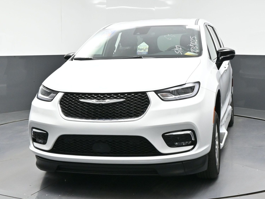 White Chrysler Pacifica image number 7