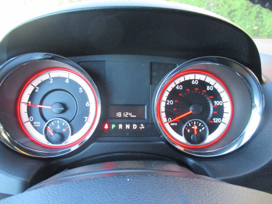 Grey Dodge Grand Caravan image number 15