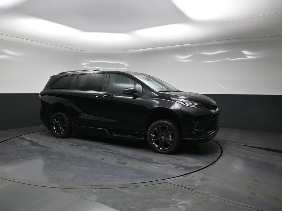 New 2025 Toyota Sienna Hybrid XSE Sport - BraunAbility Side Entry Entry Fold Out Automatic Ramp