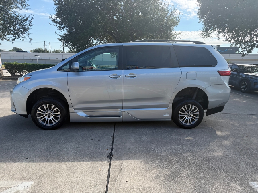 Used 2020 Toyota Sienna XLE - VMI Side Entry In Floor Automatic Ramp