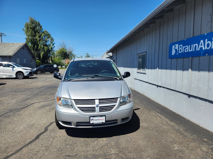 Used 2005 Dodge Grand Caravan SE - VMI Side Entry In Floor Automatic Ramp