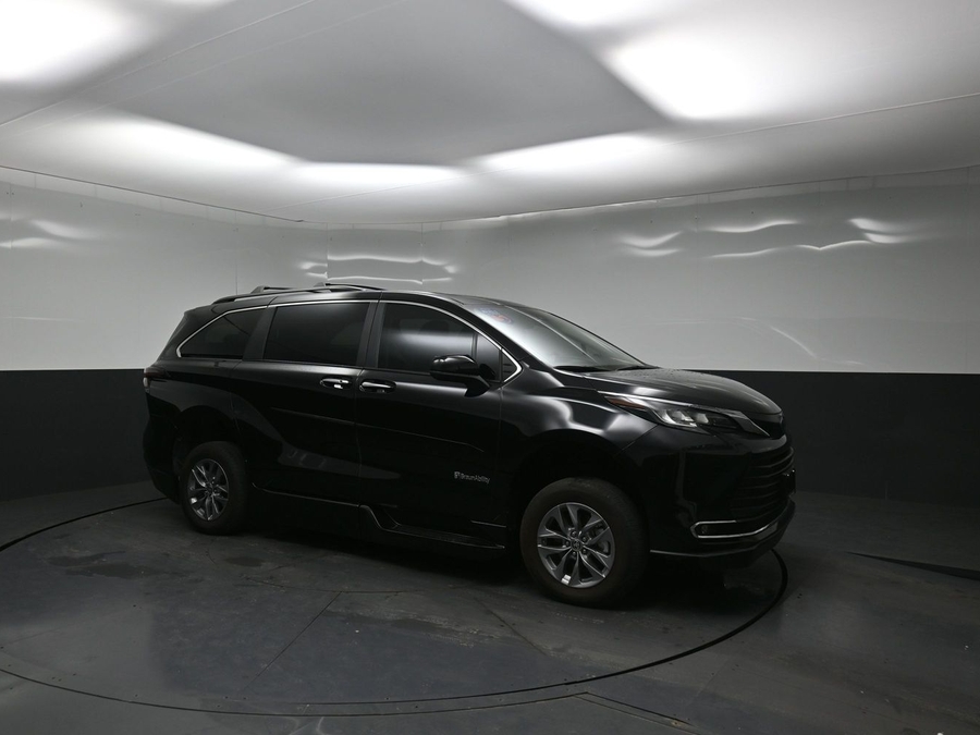 Used 2023 Toyota Sienna Hybrid XLE - BraunAbility Side Entry Entry Fold Out Automatic Ramp