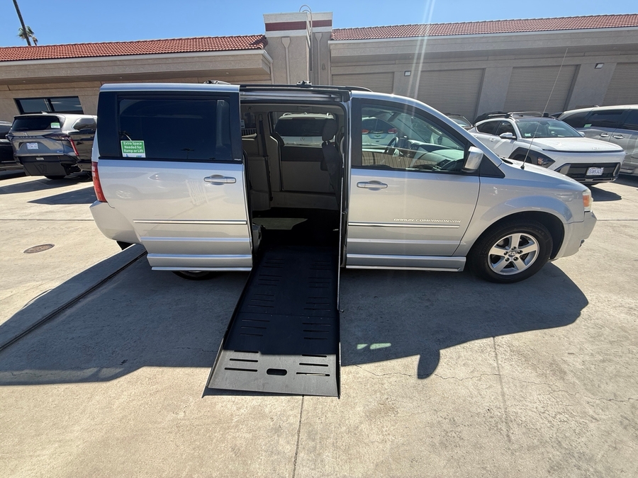 Silver Dodge Grand Caravan image number 7