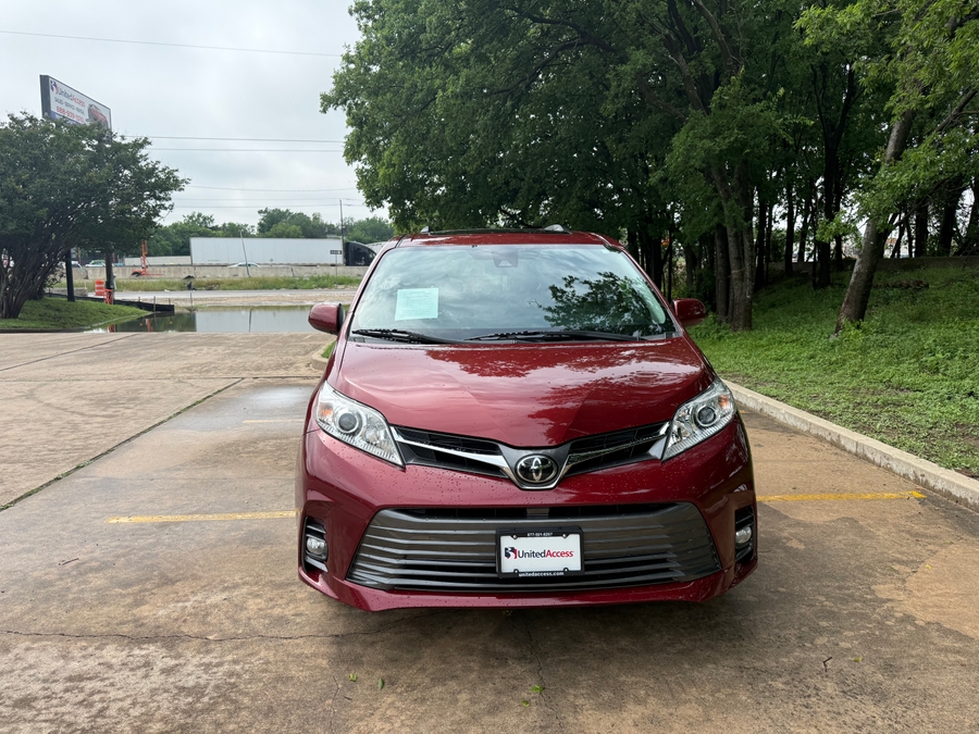 Used 2018 Toyota Sienna XLE - BraunAbility Side Entry Entry Fold Out Automatic Ramp
