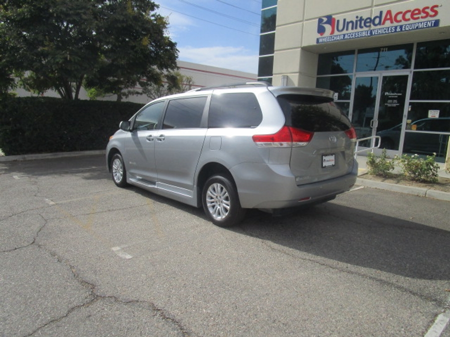 Used 2014 Toyota Sienna XLE - BraunAbility Side Entry Fold Out Automatic Ramp