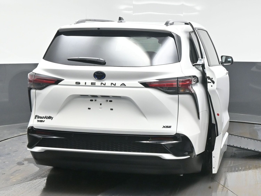 New 2025 Toyota Sienna Hybrid XSE Sport - BraunAbility Side Entry Entry In Floor Automatic Ramp