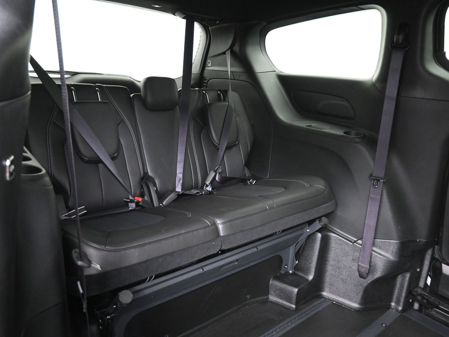 Black Chrysler Pacifica image number 9