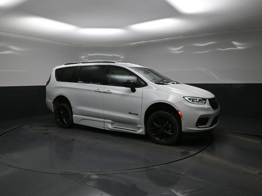 Used 2024 Chrysler Pacifica Touring L w/S package - BraunAbility Side Entry Entry Fold Out Automatic Ramp