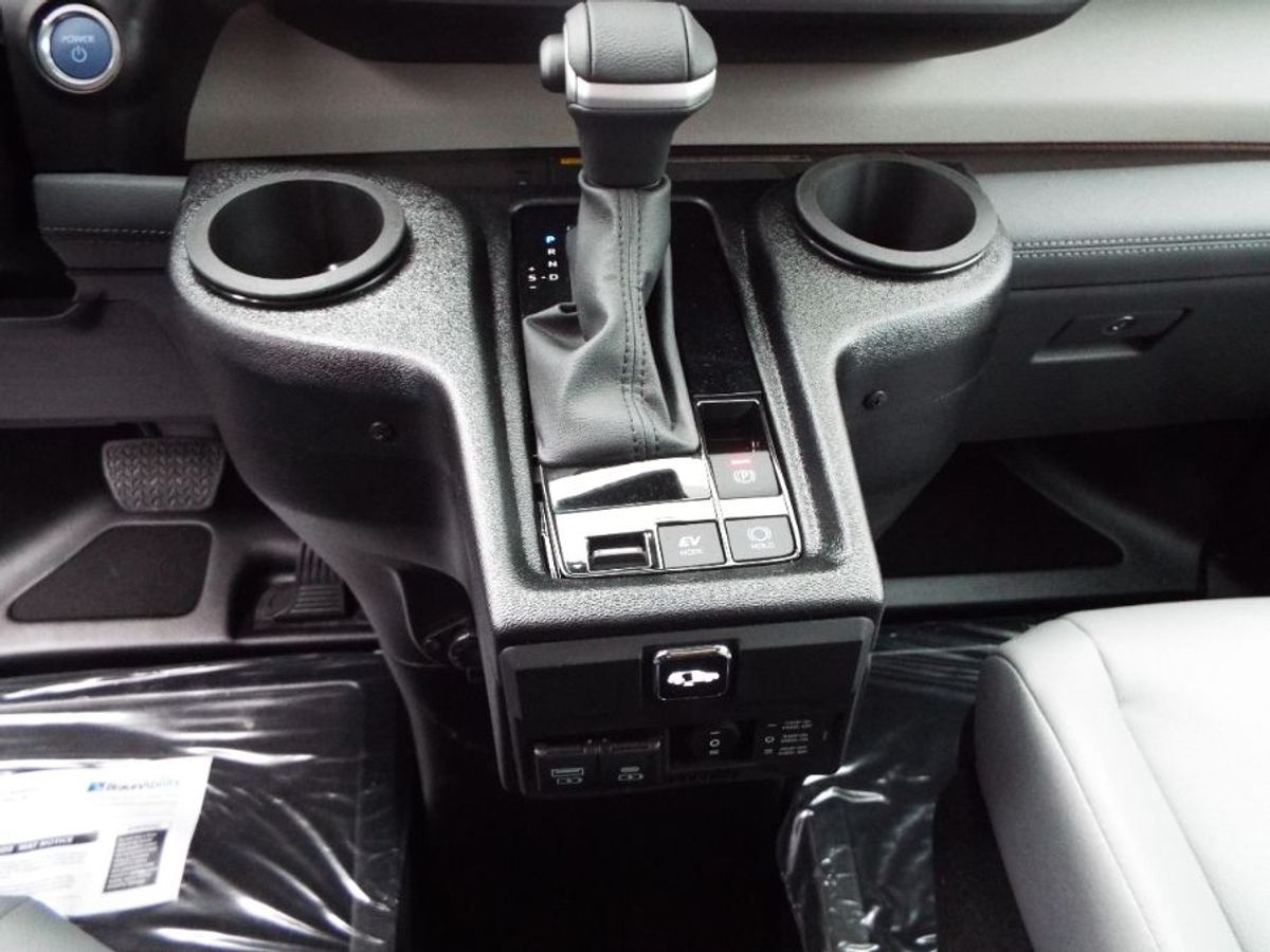 2024 TOYOTA SIENNA - Image 12