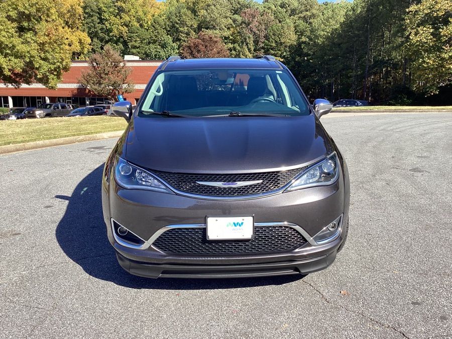 Chrysler Pacifica gris imagen numero 2